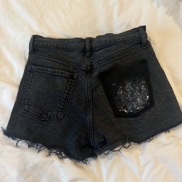 Size 8 (fits like a 6) old navy black jean shorts - Picture 3 of 3